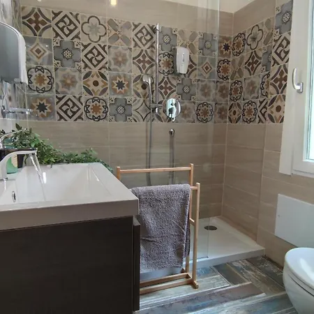 Oda ve Kahvaltı Sa Mama 'e Su Sole 3*